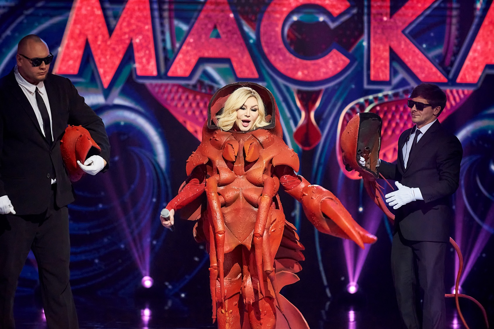 Божественная личность: кто выиграл в шоу "Маска" и как прошел финал (фото и видео)